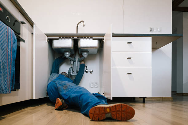 Professional Emergency Plumber technician working in Chestnutridge, MO